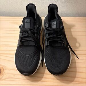 Adidas Black and White ultraboost 22 men’s running shoes 9.5 sneakers
